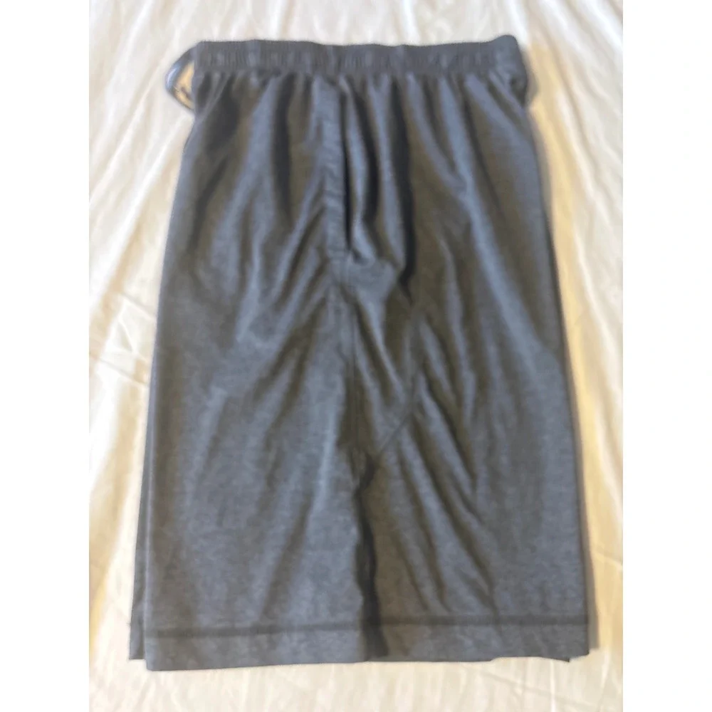 Under Armour Athletic Shorts Mens Small Gray  HeatGear Loose Training